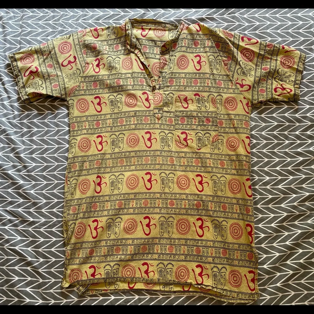 Om patterned shirt - Picture 1 of 3